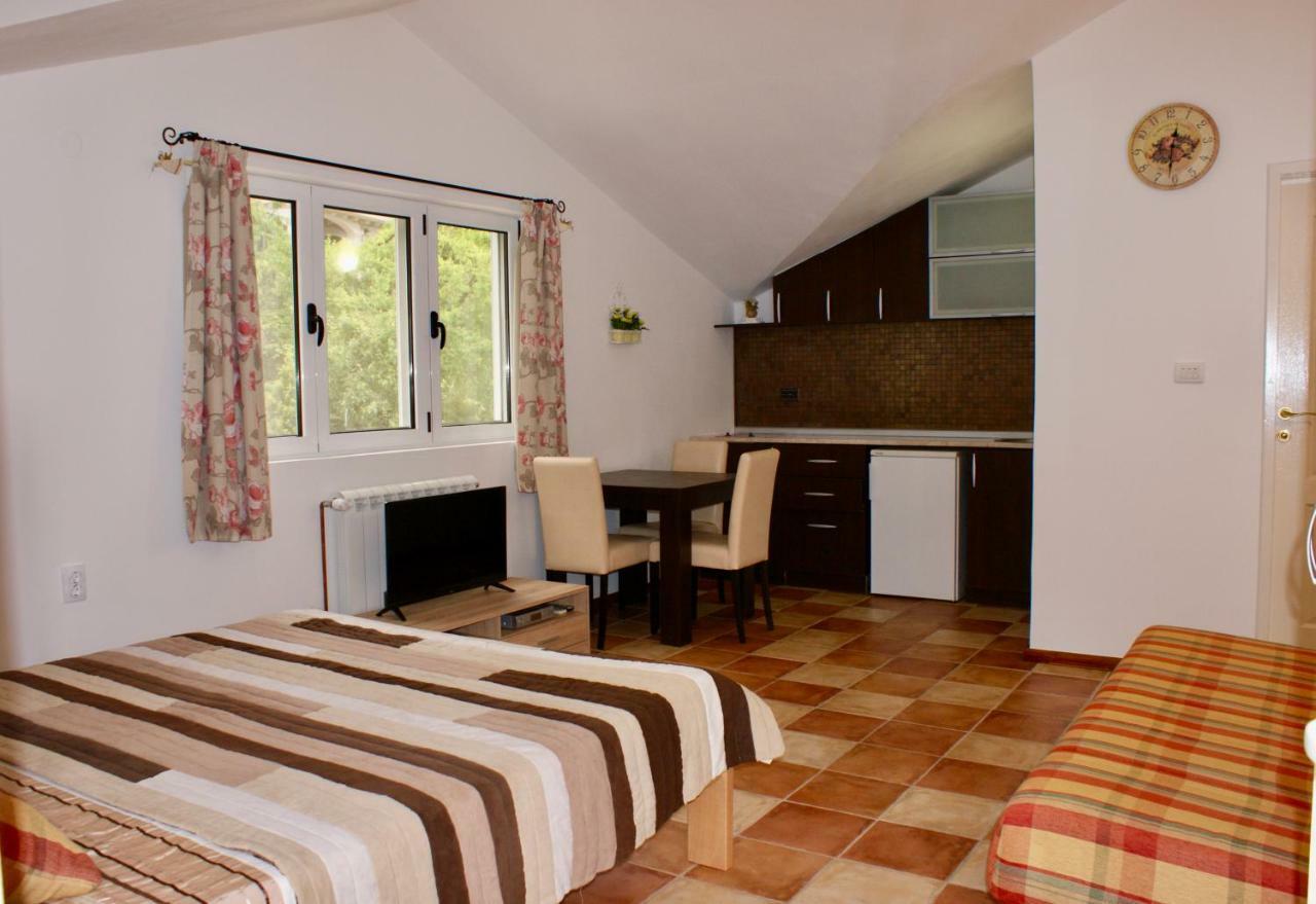 Studio Apartments Morinj Eksteriør bilde