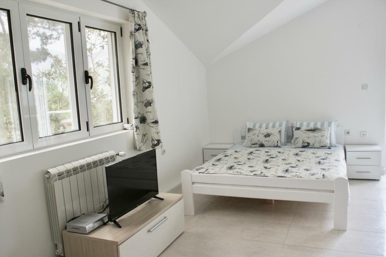 Studio Apartments Morinj Eksteriør bilde